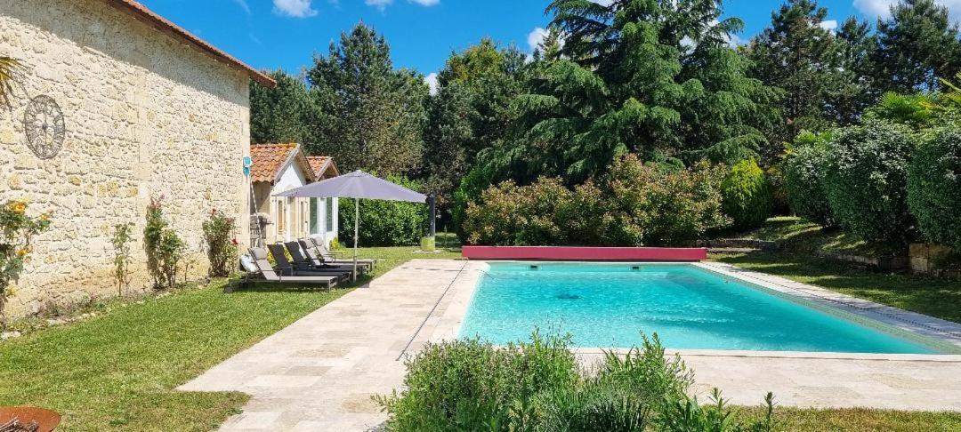 Villa Entiere Du Chateau Lacroix De Civrac 3 Ch, 3 Sdb, Piscine Xxl,Sauna, 4 Etoiles,7 Pers Exteriér fotografie