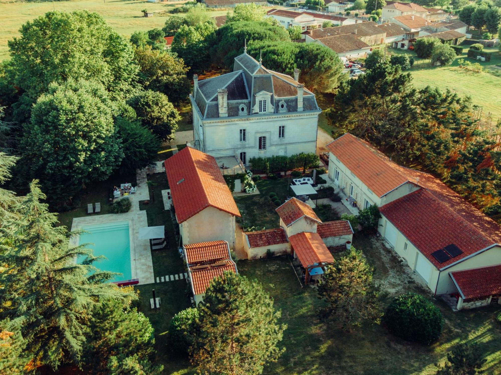 Villa Entiere Du Chateau Lacroix De Civrac 3 Ch, 3 Sdb, Piscine Xxl,Sauna, 4 Etoiles,7 Pers Exteriér fotografie